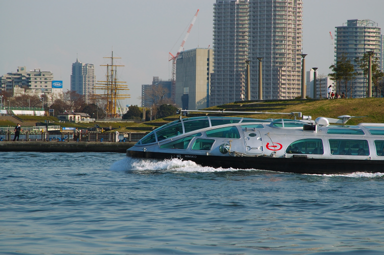 未来型水上バス「ヒミコ」